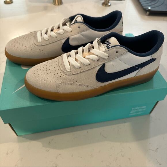 Nike SB Heritage Vulc in Summit White Navy Sneakers Size 7M/8.5W - Picture 1 of 7